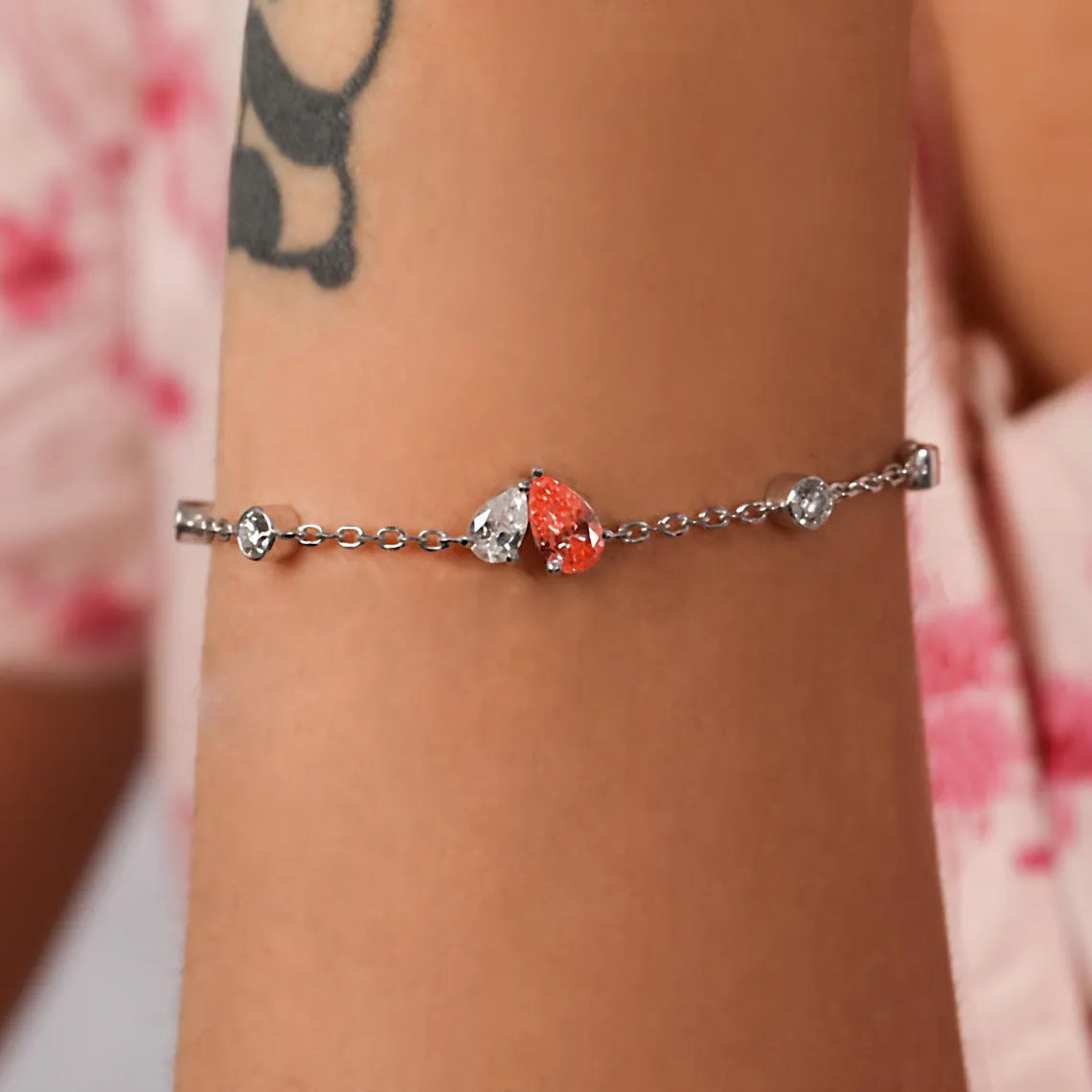 1.00 TCW Pink Pear Cut Lab Grown Diamond Toi et Moi Bracelet