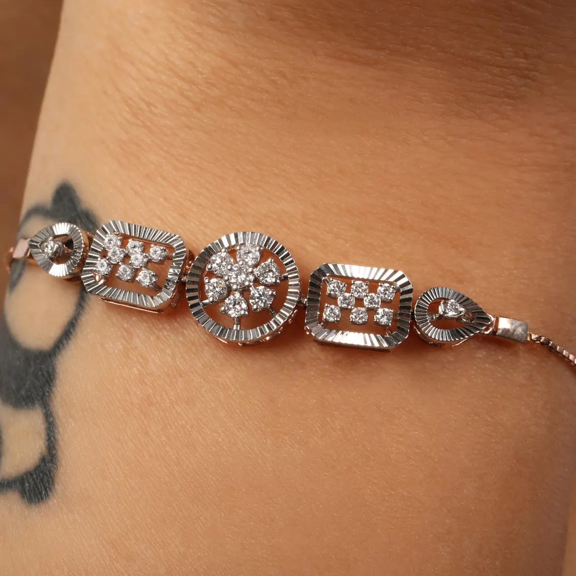 2.00 TCW Round Cut Lab Grown Diamond Cluster Chain Bracelet