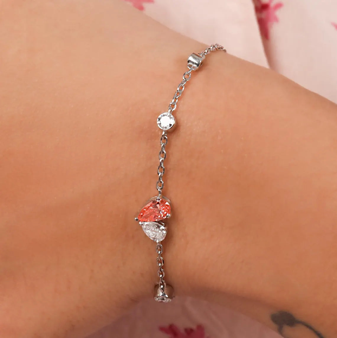 1.00 TCW Pink Pear Cut Lab Grown Diamond Toi et Moi Bracelet